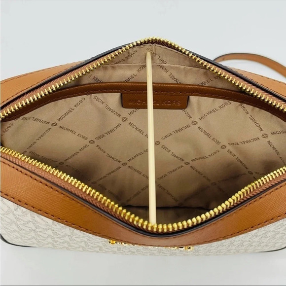 Michael Kors Large EW Crossbody Bag Vanilla Leather - Picture 9 of 13